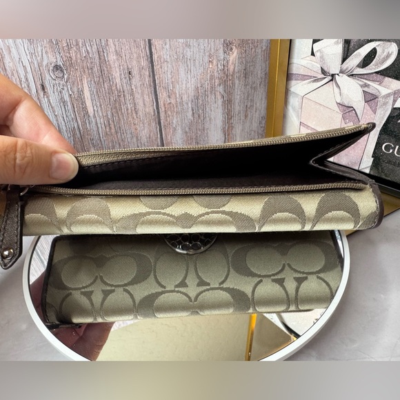 COACH Gold and Brown trifold long Wallet leather interior - EUC - Picture 12 of 17